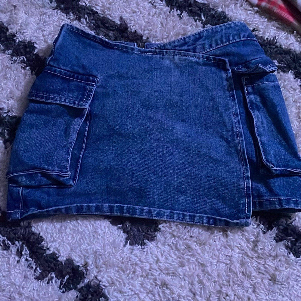 PrettyLittleThing mini skirt!